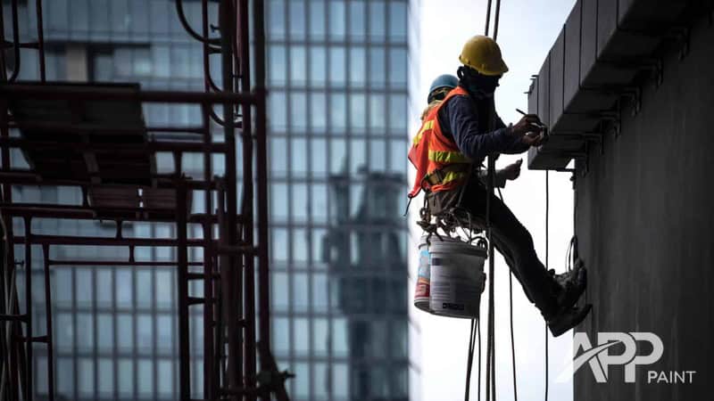 Rào chắn và biển báo là bắt buộc cho an toàn trong lao động.