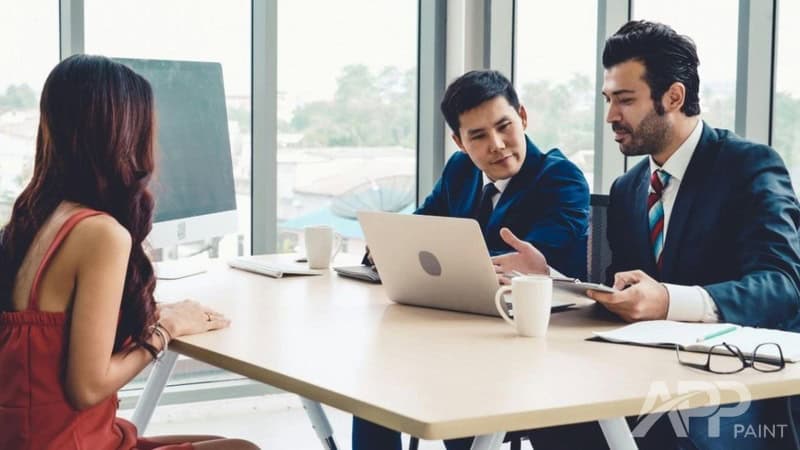 Phỏng vấn trực tiếp các nhân sự chủ chốt là cách tốt nhất để đánh giá năng lực.