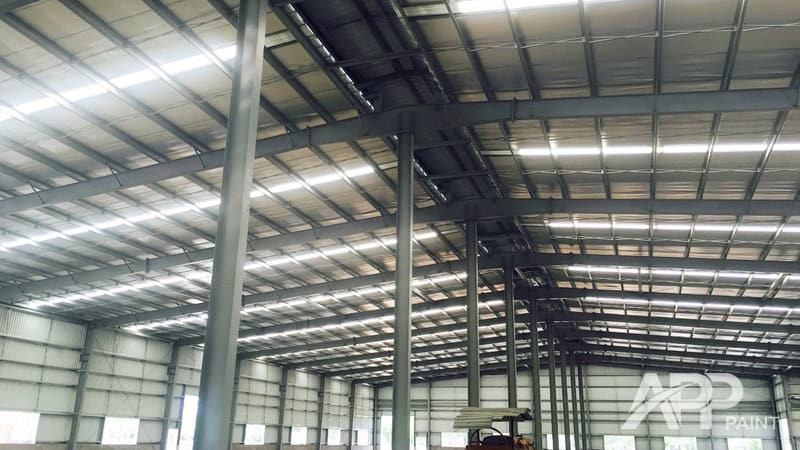 Yêu cầu nhà thầu liệt kê thiết bị thi công trong hồ sơ dự thầu.