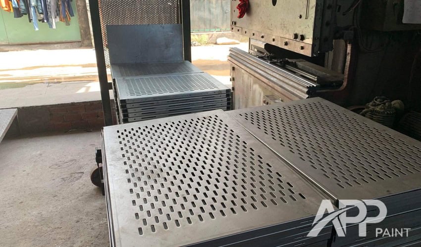 Thang lồng an toàn, một giải pháp tiếp cận sàn treo thao tác.